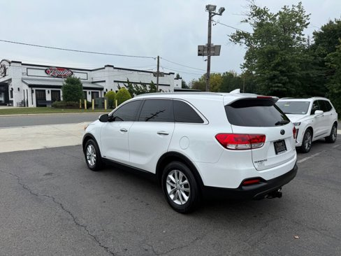 Used 2016 Kia Sorento LX w/ LX Convenience Package image 5