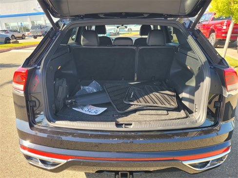 Used 2020 Volkswagen Atlas Cross Sport SE w/ Panoramic Sunroof Package image 11