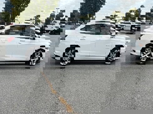 Used 2022 Chevrolet Malibu LT image 9