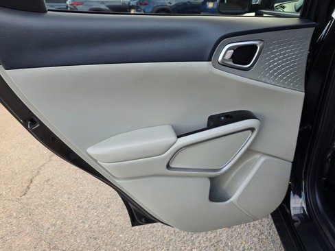 Used 2023 Kia Soul LX image 17