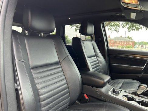 Used 2018 Jeep Grand Cherokee Limited image 29