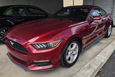Used 2017 Ford Mustang Coupe image 1