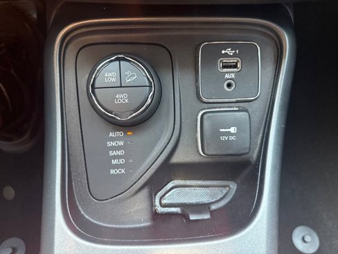 Used 2020 Jeep Compass Trailhawk image 20