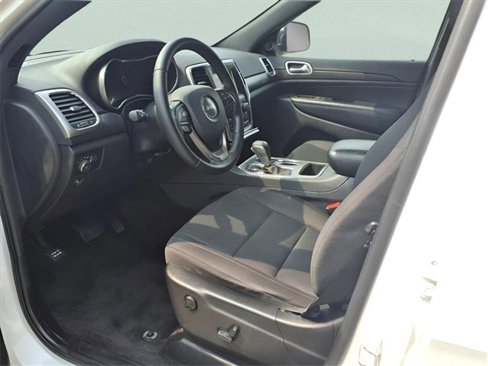 Used 2018 Jeep Grand Cherokee Laredo image 13
