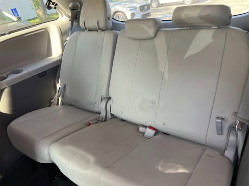 Used 2020 Toyota Sienna XLE image 19