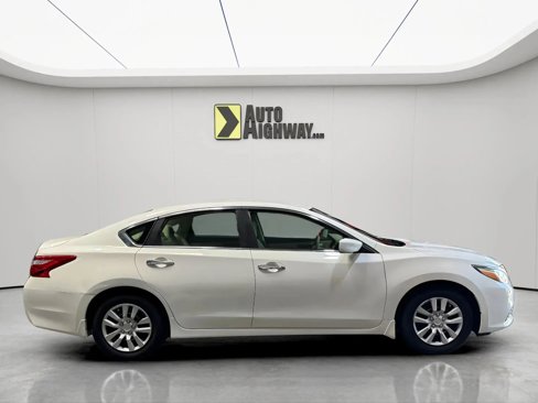 Used 2017 Nissan Altima 2.5 S w/ Power Driver Seat Package image 2