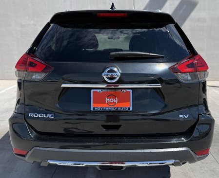 Used 2017 Nissan Rogue SV image 4