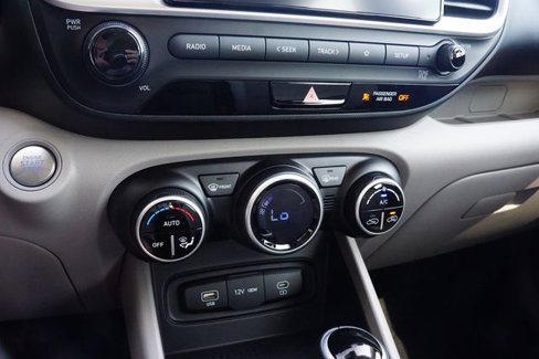 New 2025 Hyundai Venue SEL image 13