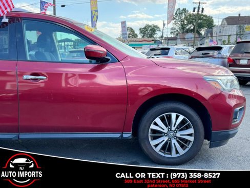 Used 2017 Nissan Pathfinder SV image 5