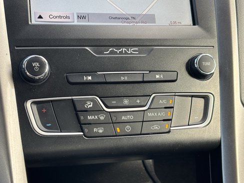 Used 2019 Ford Fusion SE image 7