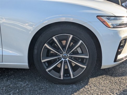 Used 2022 Volvo S60 B5 Momentum image 10