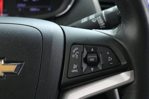 Used 2022 Chevrolet Trax LT w/ LT Convenience Package image 14
