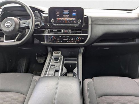 Used 2024 Nissan Pathfinder SV image 16