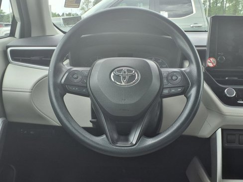 Used 2023 Toyota Corolla Cross L image 15