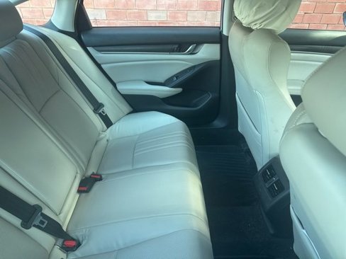 Used 2018 Honda Accord Touring image 12