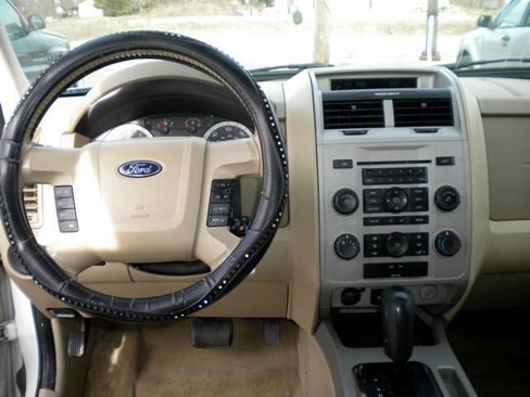 Used 2010 Ford Escape XLT image 10