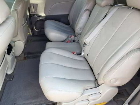 Used 2011 Toyota Sienna LE image 16