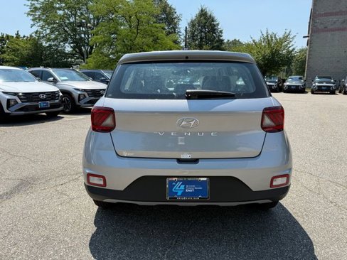 New 2025 Hyundai Venue SE image 8
