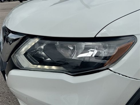 Used 2018 Nissan Rogue S image 36