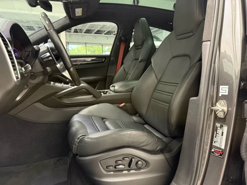Used 2023 Porsche Cayenne GTS image 31