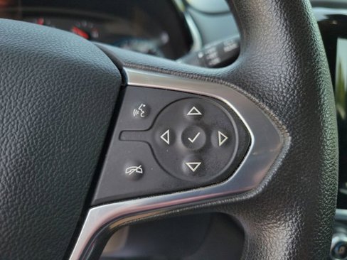 Used 2021 Chevrolet Traverse LS image 18