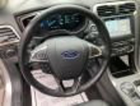 Used 2017 Ford Fusion SE w/ Fusion SE Technology Package image 18