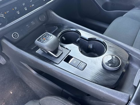 Used 2023 Nissan Rogue S image 25
