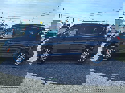 Used 2023 Chrysler Pacifica Touring-L image 5