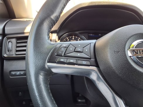 Used 2018 Nissan Rogue SV w/ Premium Package image 15
