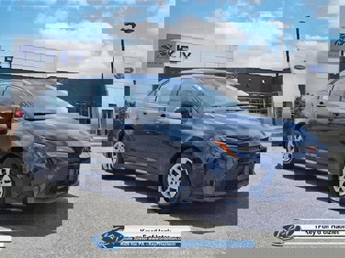Used 2021 Toyota Corolla LE image 1