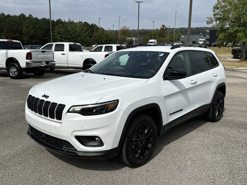 Used 2023 Jeep Cherokee Altitude Lux image 3