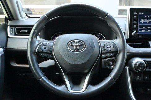 Used 2019 Toyota RAV4 Limited image 19