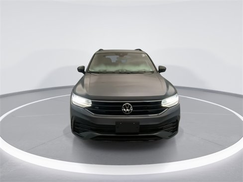 Used 2022 Volkswagen Tiguan SE R-Line image 7