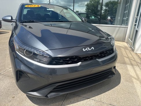 Used 2024 Kia Forte LX image 3