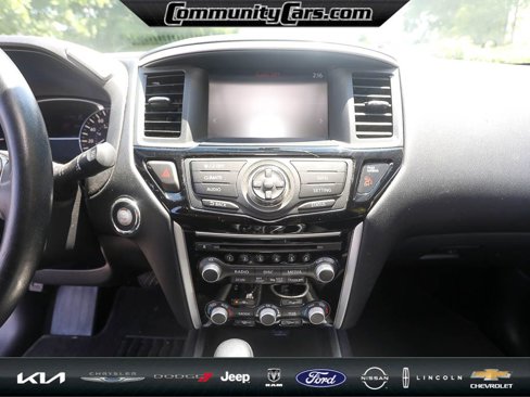 Used 2019 Nissan Pathfinder SV image 16