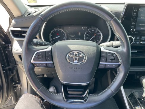 Used 2021 Toyota Highlander XLE image 9