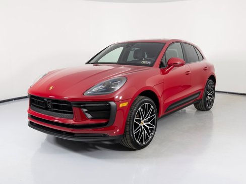Certified 2025 Porsche Macan image 6