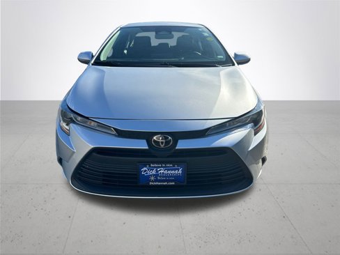 Used 2023 Toyota Corolla LE image 3