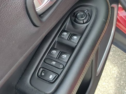 Used 2018 Jeep Compass Latitude w/ Popular Equipment Group image 17