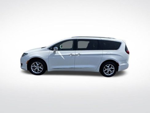 Used 2020 Chrysler Pacifica Limited image 2
