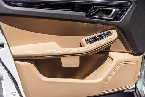 Certified 2025 Porsche Macan image 23
