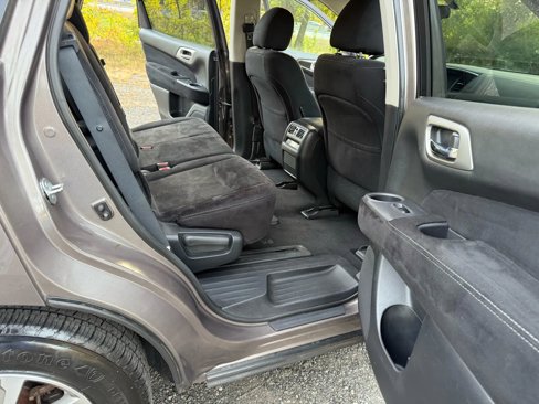 Used 2014 Nissan Pathfinder SV image 18