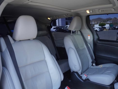 Used 2017 Toyota Sienna Limited Premium image 22