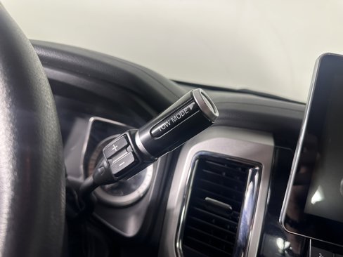 Used 2017 Nissan Titan SV image 26