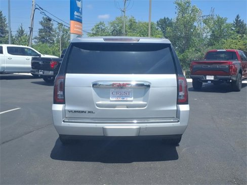 Used 2016 GMC Yukon XL Denali image 5