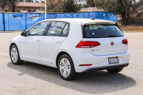 Used 2017 Volkswagen e-Golf SE image 7