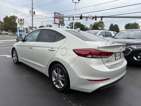 Used 2017 Hyundai Elantra SE image 6