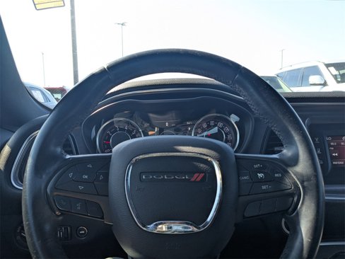 Used 2016 Dodge Challenger SXT image 21