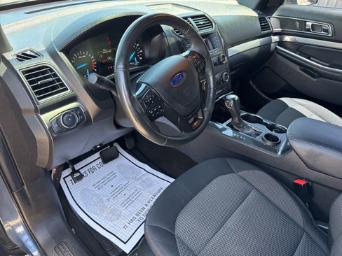 Used 2019 Ford Explorer XLT image 12