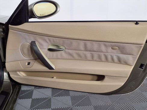 Used 2005 BMW Z4 2.5i image 8